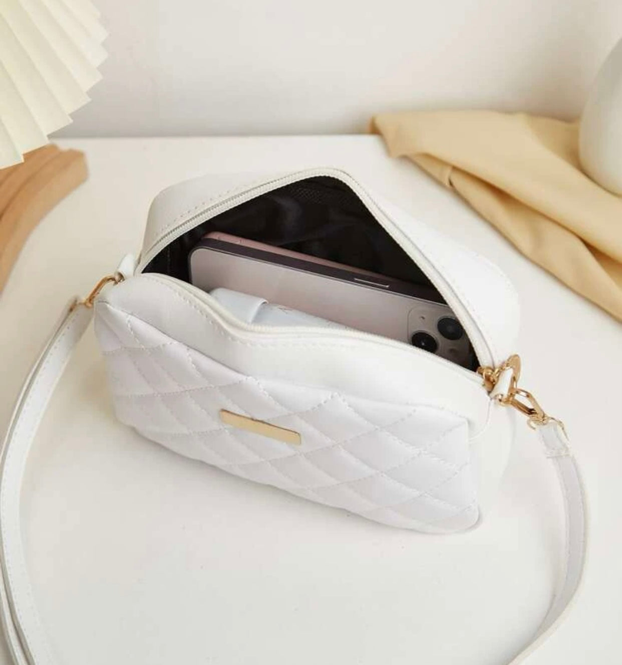Bolso de dama blanco